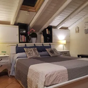  Apartment La Mansarda Di Ninni Italy