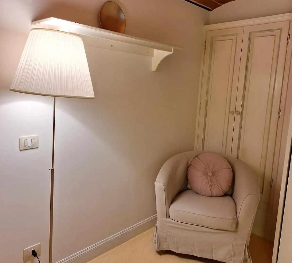 Cozy & Charming Florentine Hideaway By Oteego Florence
