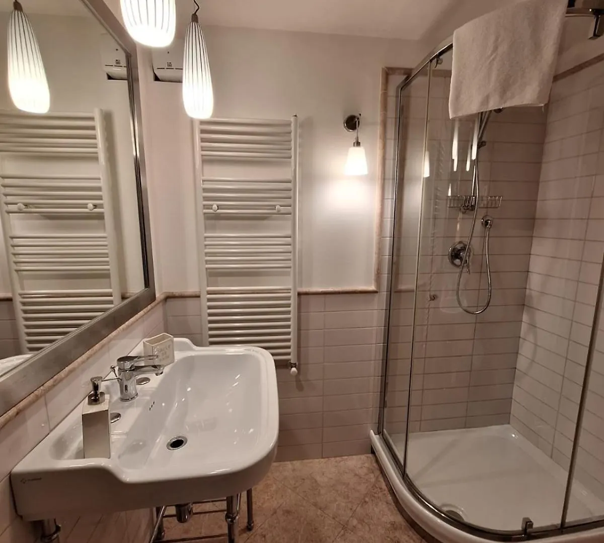 Cozy & Charming Florentine Hideaway By Oteego Florence