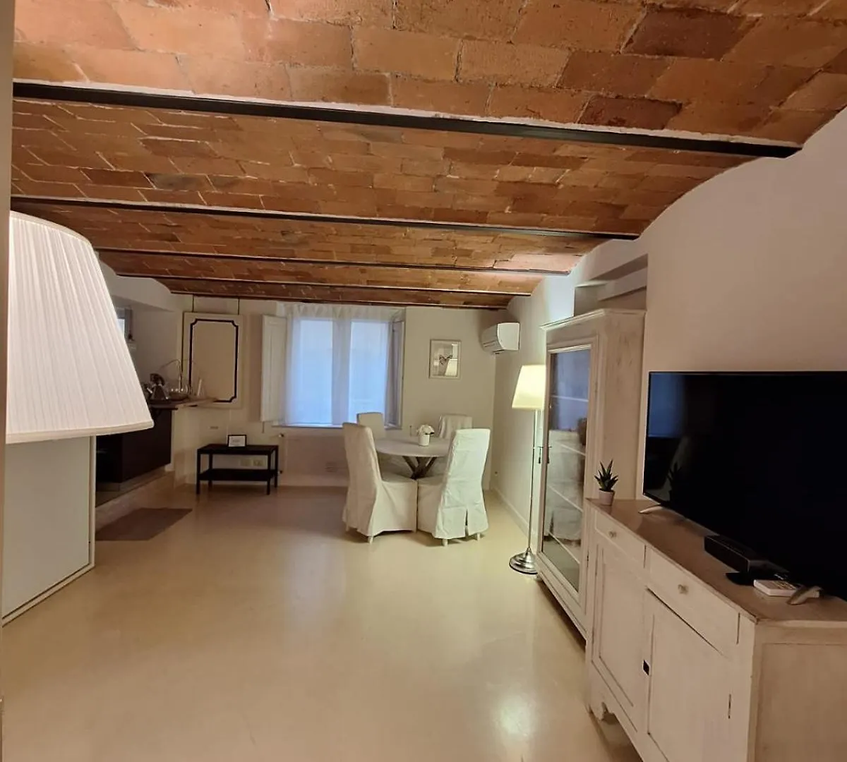 Cozy & Charming Florentine Hideaway By Oteego Florence