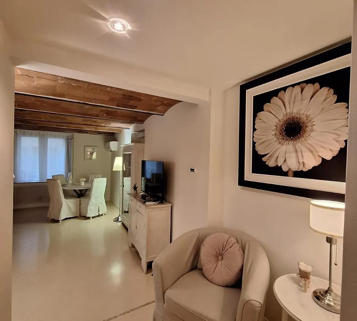 Apartment Cozy & Charming Florentine Hideaway By Oteego Florence