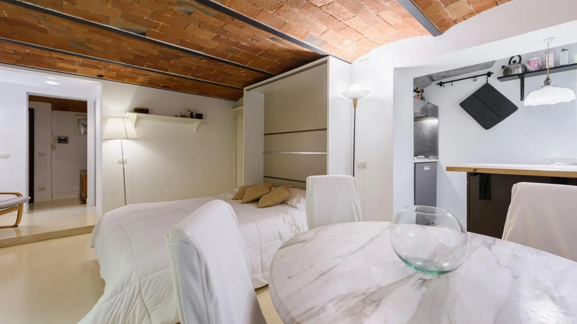 Cozy & Charming Florentine Hideaway By Oteego Florence Italy